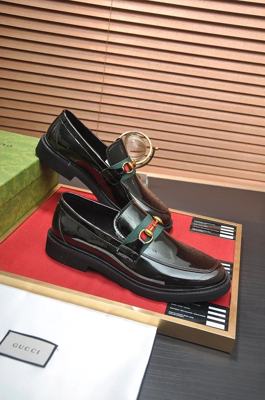 Factory price 540💶Italy’s top luxury men’s shoe giant (GUCCI) (Gucci) (full cowhide lining) new arrival🍃Original European style🔰 Pleasant to the eye😍In order to make the shoes more durable and non-deformable🌀The production continues to follow traditional methods but there is still no lack of innovation💪The original open-edge beaded cowhide is selected for the leather♻️ Smooth, natural and extra bright⭐Made of imported cowhide The rich man’s first choice 38-45 (45 customized)